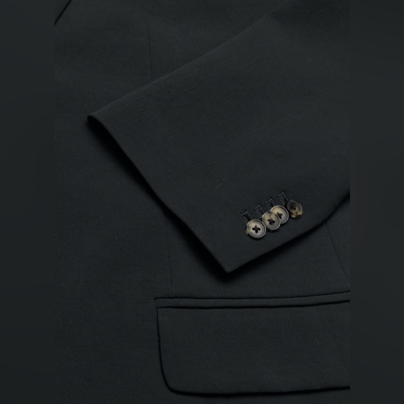 Wilfred
Heartbreaker Blazer - Picture 7 of 15